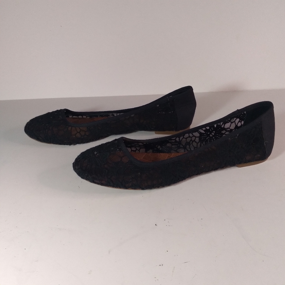 Lucky Brand size   black  crochet fla size 10M